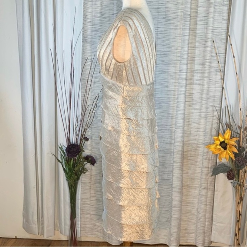 Cache shimmering champagne sleeveless shuttered party dress. - Picture 5 of 15